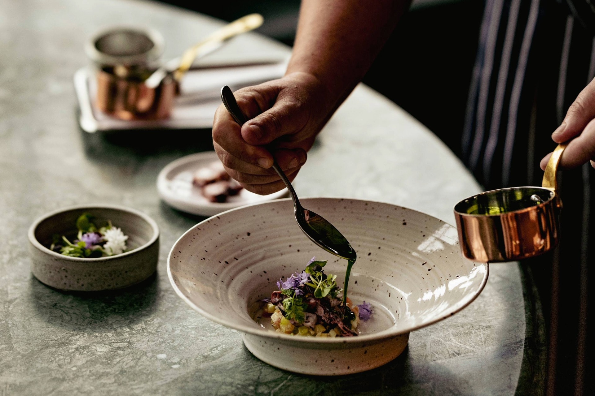Plating vid bordet på Cirkus restaurang